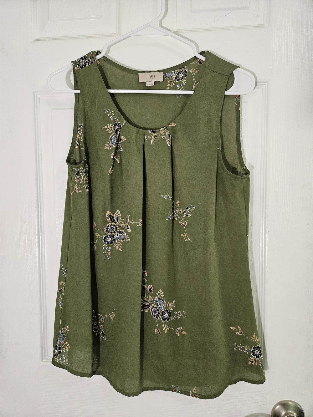 LOFT Green Floral Sleeveless Blouse